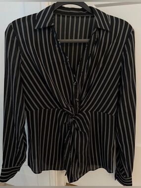 Contemporary, Stylish B&W Collared V Neck Blouse W/Fabric Buttons & Twist Small